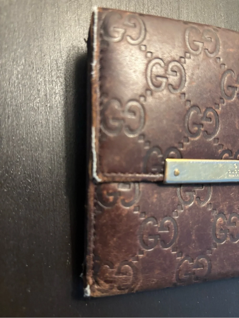 Vintage Gucci Brown Embossed GG Leather Wallet with Gold Tone Bar - Picture 2 of 6